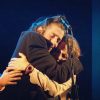 Salvador Sobral e Luisa Sobral abraçam-se no último concerto de Salvador