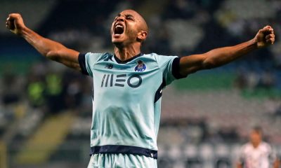 Brahimi festeja o terceiro golo do FC Porto
