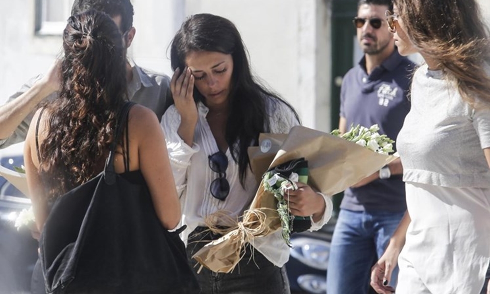 Sofia Ribeiro à saída do funeral do pai