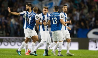 Jogadores do FC Porto festejam o primeiro golo