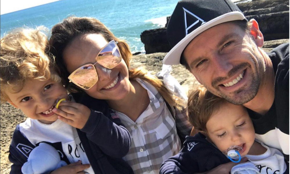 Adrien Silva com a mulher e os filhos