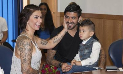 Lucho González com a mulher e o filho Matteo