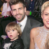 Shakira com o marido e os dois filhos