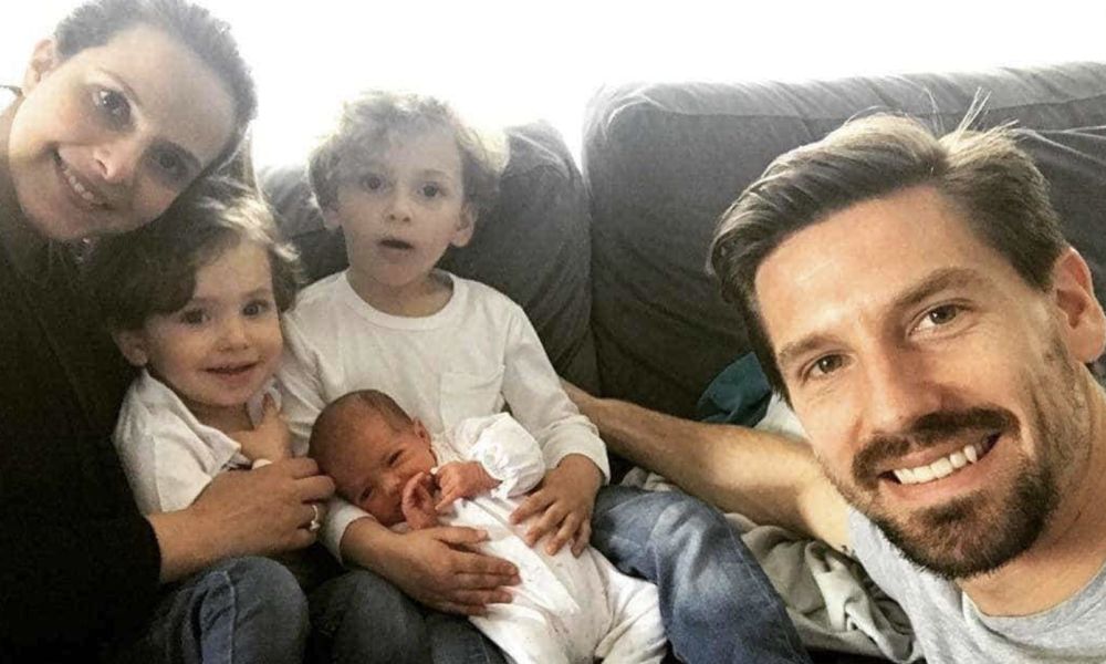 Adrien Silva com a mulher e os três filhos