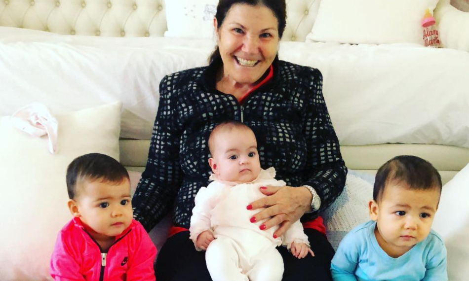 Dolores Aveiro com os netos, Eva, Mateo e Alana Martina