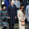 Kate Middleton, príncipe William, Meghan Markle e príncipe Harry fazem uma vénia à rainha
