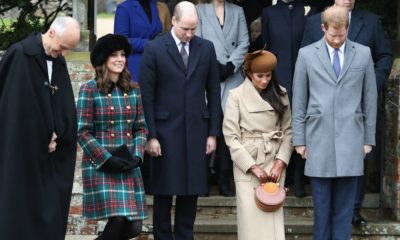 Kate Middleton, príncipe William, Meghan Markle e príncipe Harry fazem uma vénia à rainha