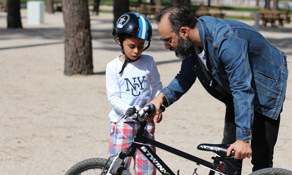 Rui Unas ensina o seu filho Rafa a andar de bicicleta