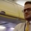 Um assistente de bordo da Ryanair deu 'show' a bordo