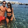 Cédric Soares e a namorada nas águas da Grécia
